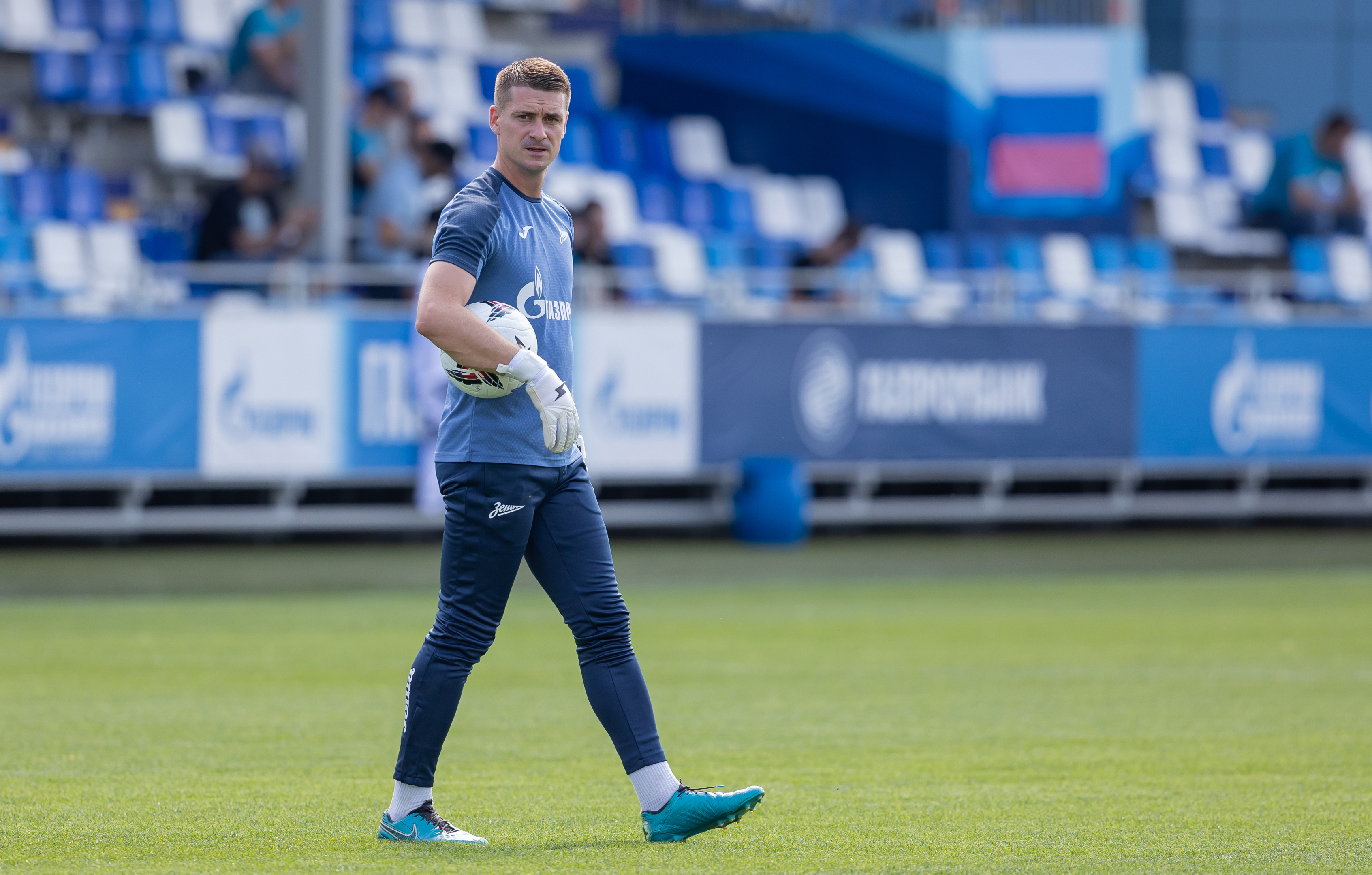 Евгению Понятовскому — 32!